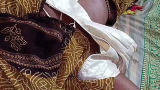 House wife fun with boyfriend Rs 500 wali maid