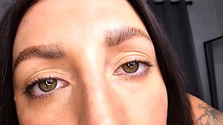 Brunette solo masturbation on webcam