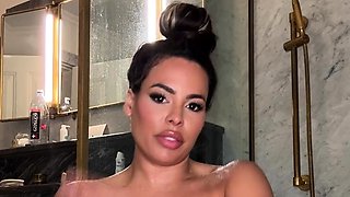 Busty Luna Star Masturbates and Shows All in the Bath