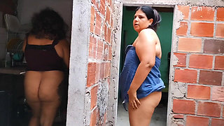 My Stepmother's Husband Is Working and I Masturbate Watching Her Big Ass While She Talks on the Phone with Her Lover