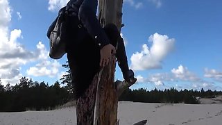 Amateur COUGAR Wanilianna Peeing in Tights Outdoor Dune Fetish