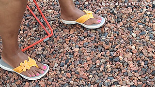 Ebony MILF Shiney Thighs Legs N Pretty Pink Toes