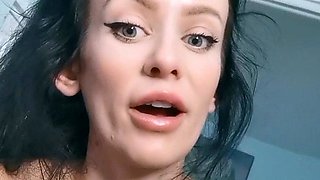 Big boob brunette masturbates on webcam