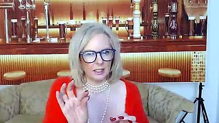 Big boob brunette masturbates on webcam