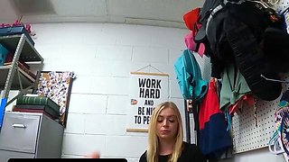 Blonde woman likes cootchie tonguing and big dick