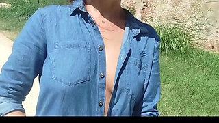 I change in the park and flash my tits and pussy in front of people