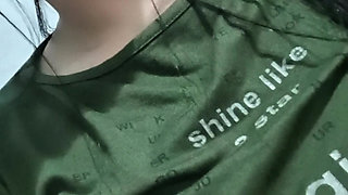 India touches the pussy until it squirts