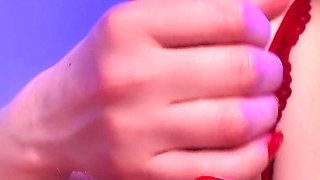 16 Minutes of Pure Tease: Red Top, Ripped Jeans, and a Throbbing Release