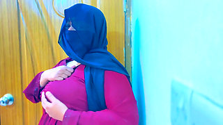 Egyptian Hot Maid Gets Super Horny & Start Masturbat in Office Room & Boss Start Handjob by Saw Her