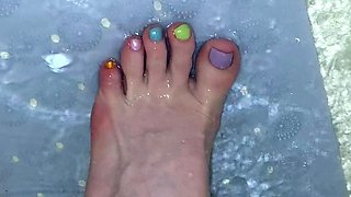 Amateur Foot Fetish Girlfriend Sucks and gives a Footjob