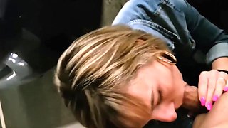 je vide un mec sur la banquette arriére de la voiture