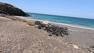He Saw a Naked Girl on the Beach and Started Jerking off