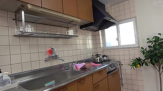 Honami Akagi - a Body Too Much for Her Neighbors