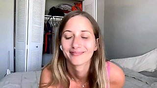 Amateur Webcam Cute Teen Plays Solo with Big