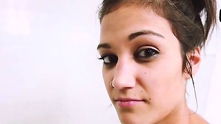 Nude brown-haired likes a gonzo oral job in shower