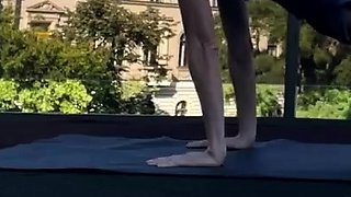 Solo public yoga