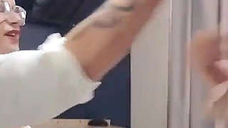 Professora E a Aluna Fazendo Sexo E Coloca a Caneta No Cuzinho