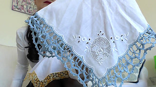 My Handkerchief Sniffing Afternoon, Lady Victoria Valente