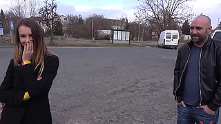 Tattooed Adelle gives a wild roadhead in the city