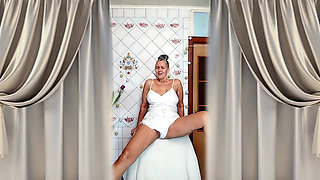 Hot housewife Lukerya. A mature Ukrainian woman shows off her figure and poses for the camera at home.