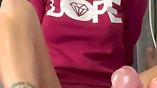 Tampa Bae Gives Amazing Footjob