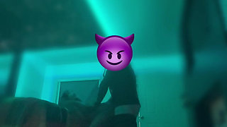 She Likes to Twerk Before Getting Fucked