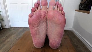 Amateur Foot Fetish Girlfriend Sucks and gives a Footjob