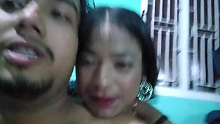 Indian Girlfriend Gives Blowjob Badly - Dirty Desi Sex in OYO Room MMS