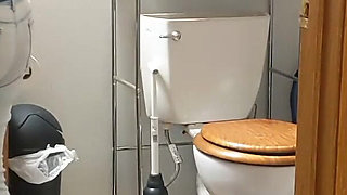 Female plumber's buttcrack