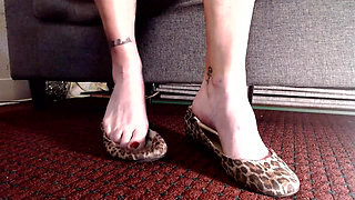 Close up Sexy MILF Feet in Ballet Flats