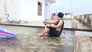 Apne he stepsister ki friend ko virgin pussy fuck kiya or pussy ros nikal kar jiv se chata,gud ki ros pilaya..
