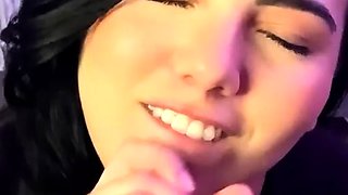 Encontre a namorada safada dos seus sonhos numa mamada