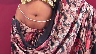 Doodh wale ne teeno bhabhi ko doodh se nahlaya