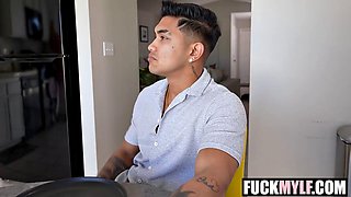 Kinky Lesbian MILF Wendy Raine and Arin Jones Forget Rent