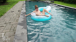 Uncut - Pool Masturbation on Vacation!!