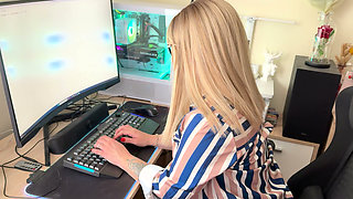 The Secretary Takes a Break in the Office and Starts Masturbating.