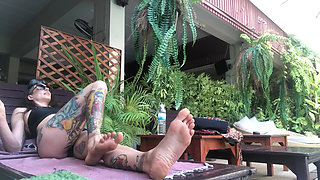 Smoking Fetish & Feet Outdors
