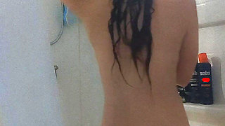 Spinny Duckyy Gets Clean