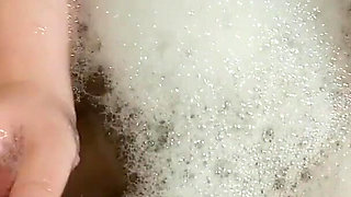 stepdaddy plays in the bath with me