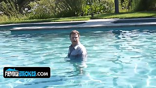 Natural titted blond daughter-in-law Iggy Amore seduces and rails her stepdaddy