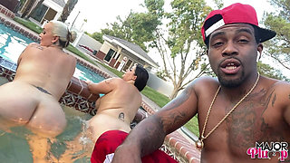 Rome Major Has a Threesome with Two Plump Chicks in a Hot Tub