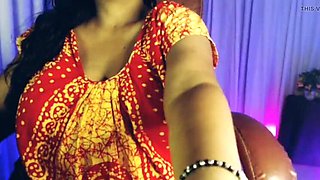 Hot Sexy Girl Shows Big Tits Pussy