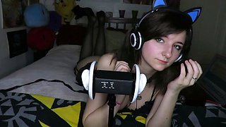 Natural babe brunette with sexy black lingerie masturbates