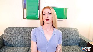 Looking-good hussy at skirt video