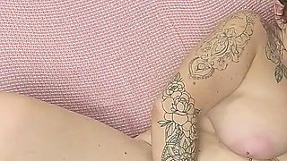 Jade Fisting Her Hairy MILF Pussy