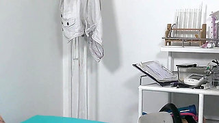 Fucking Machine Orgasm for Sporty MILF Gee