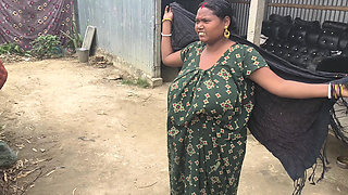 Desi Bhabhi From the Neighborhood Was Sweeping Naked and Went and Fucked