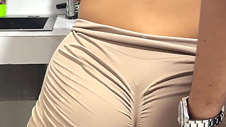 Mature Stepmom of Grnan Ass Very Horny in the Kitchen