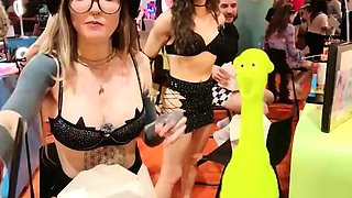 Perfect ass amateur bangs in public