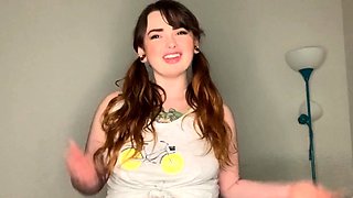 Amateur brunette toys and fucks